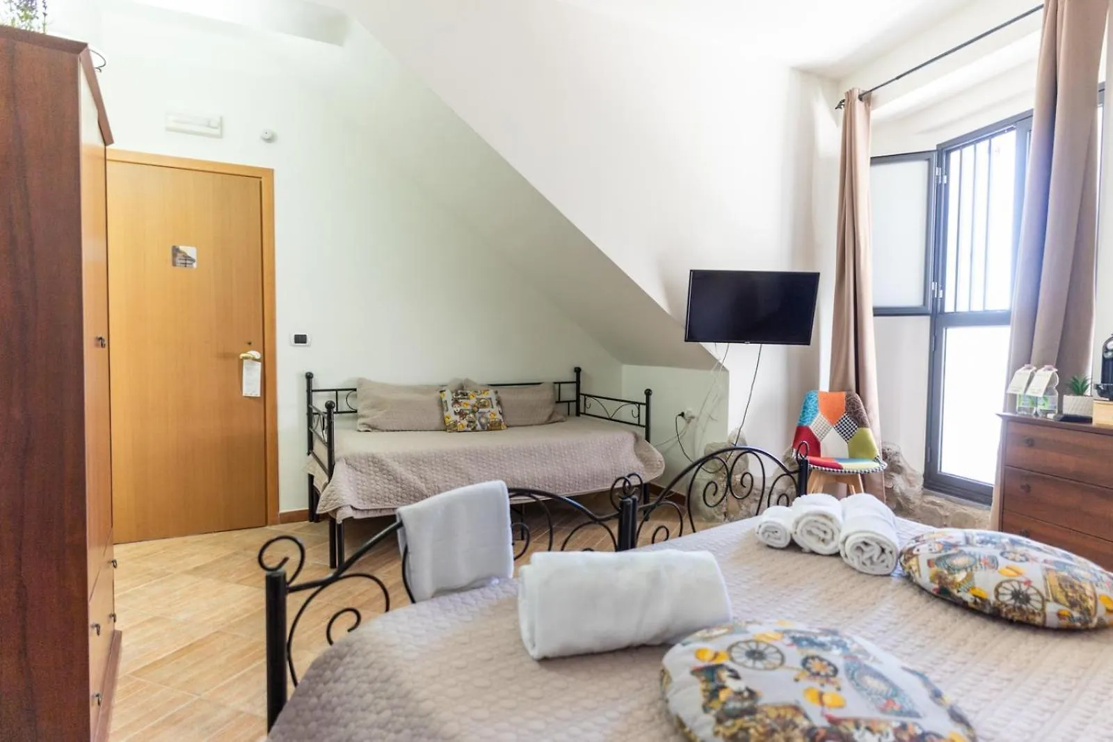 Nocleg ze śniadaniem Bed and Breakfast Bed And Relax-Il Maniero Calatabiano